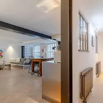 Sleek & Stylish 2Bd Flat - Warren Street