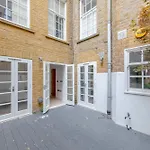 Sleek & Stylish 2Bd Flat - Warren Street