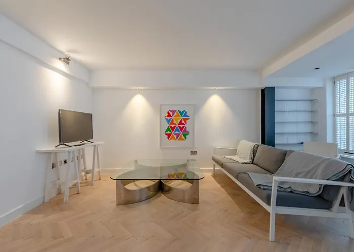 Sleek & Stylish 2Bd Flat - Warren Street