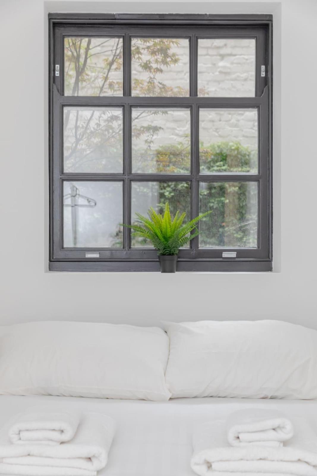 Sleek & Stylish 2bd Flat - Warren Street * Londra