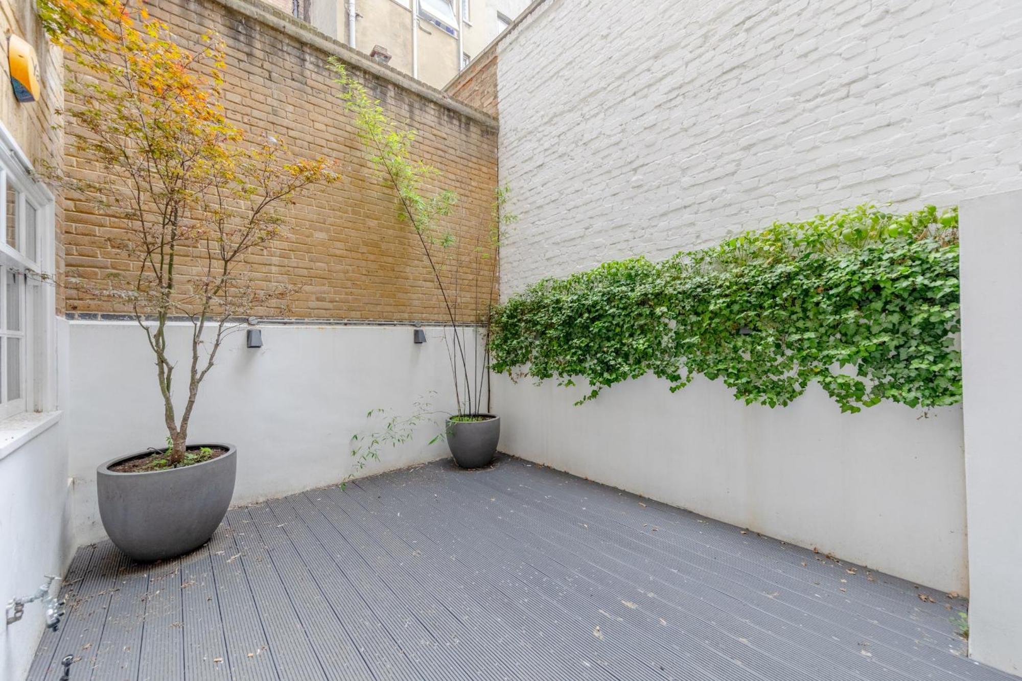Sleek & Stylish 2bd Flat - Warren Street * Londra