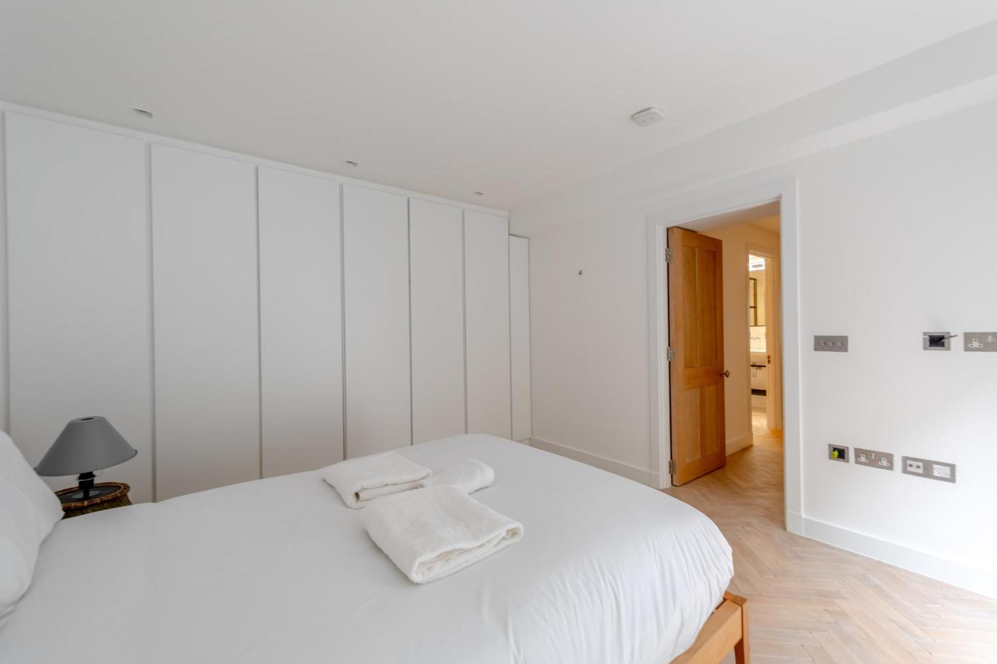 Apartment Sleek & Stylish 2bd Flat - Warren Street London