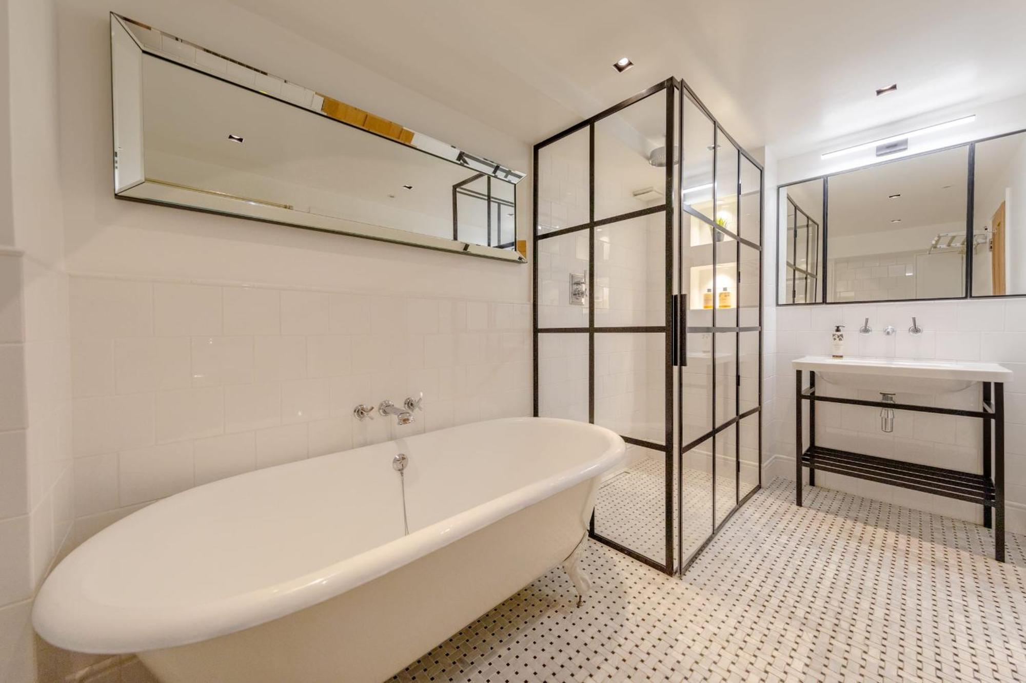 Sleek & Stylish 2bd Flat - Warren Street Londra