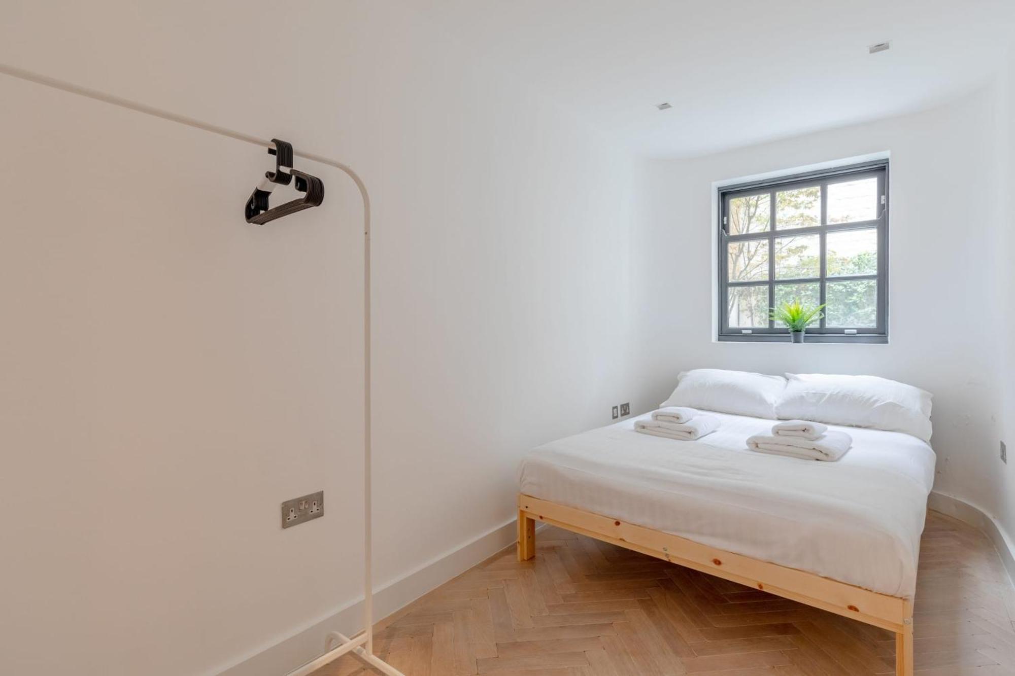 Sleek & Stylish 2bd Flat - Warren Street * Londra
