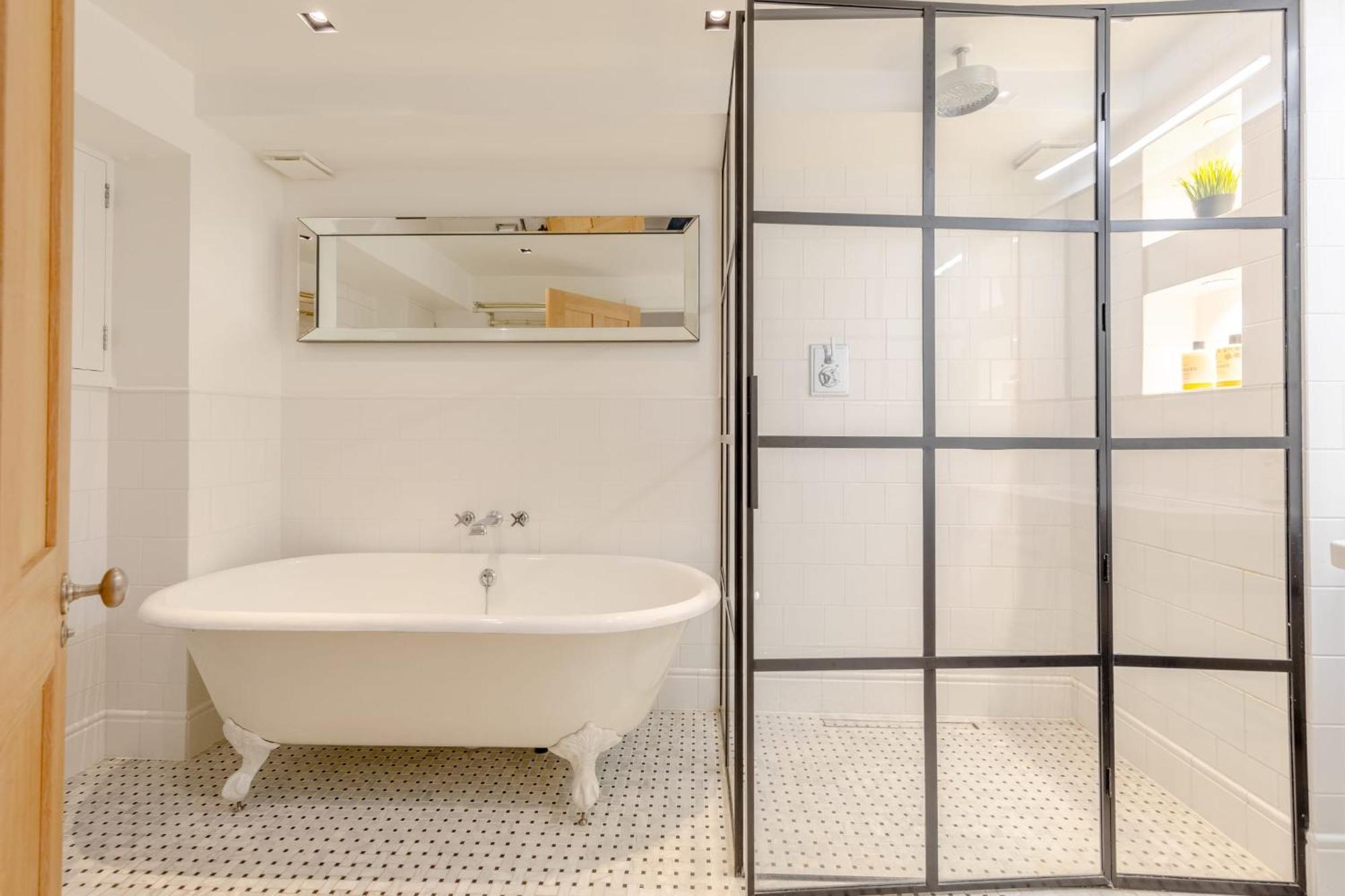 Sleek & Stylish 2bd Flat - Warren Street