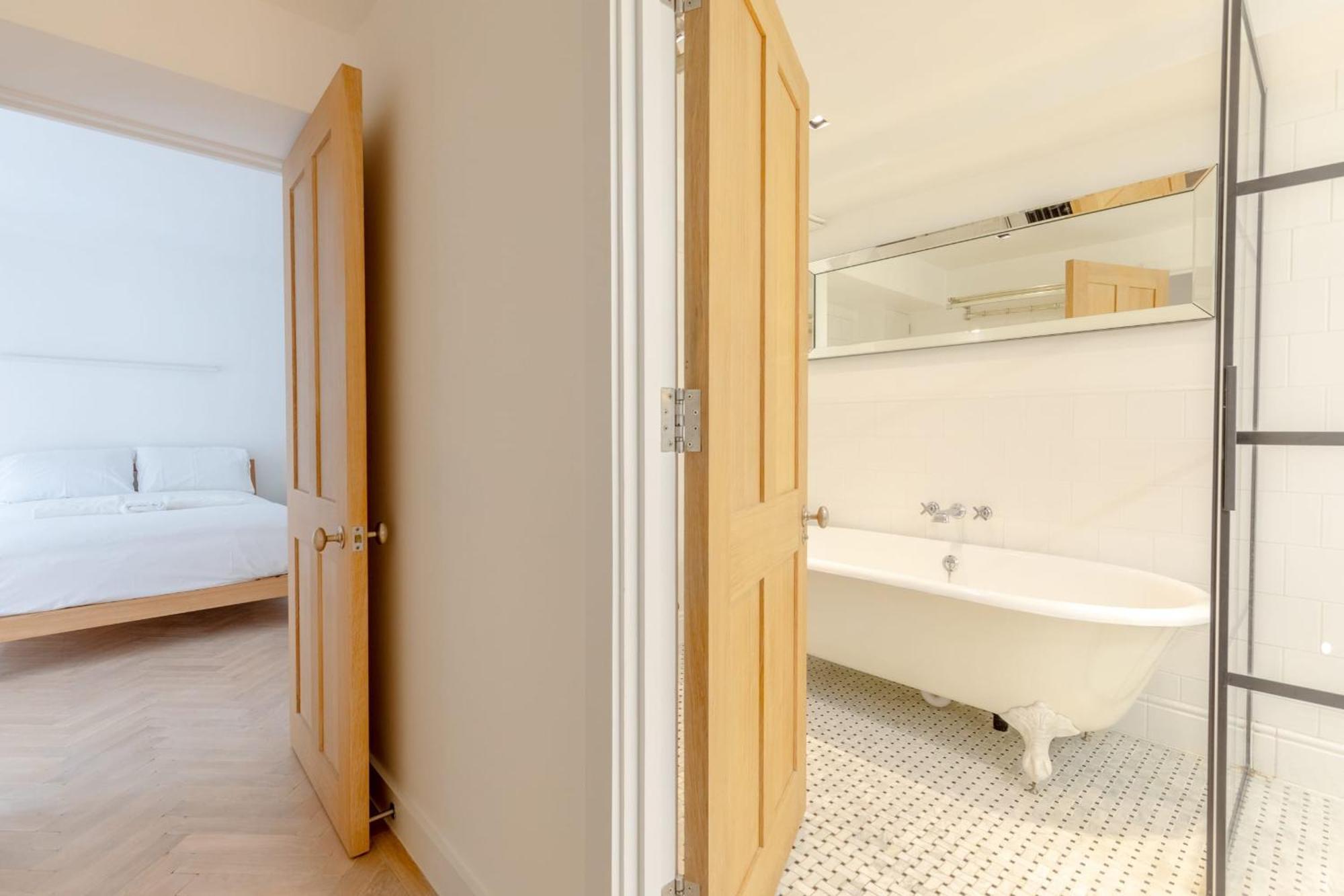 Sleek & Stylish 2bd Flat - Warren Street
